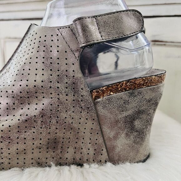 Pierre Dumas Hester Metallic Silver Suede Laser Cut Wedge Y2K 90s Retro Size 8.5 - Picture 3 of 7